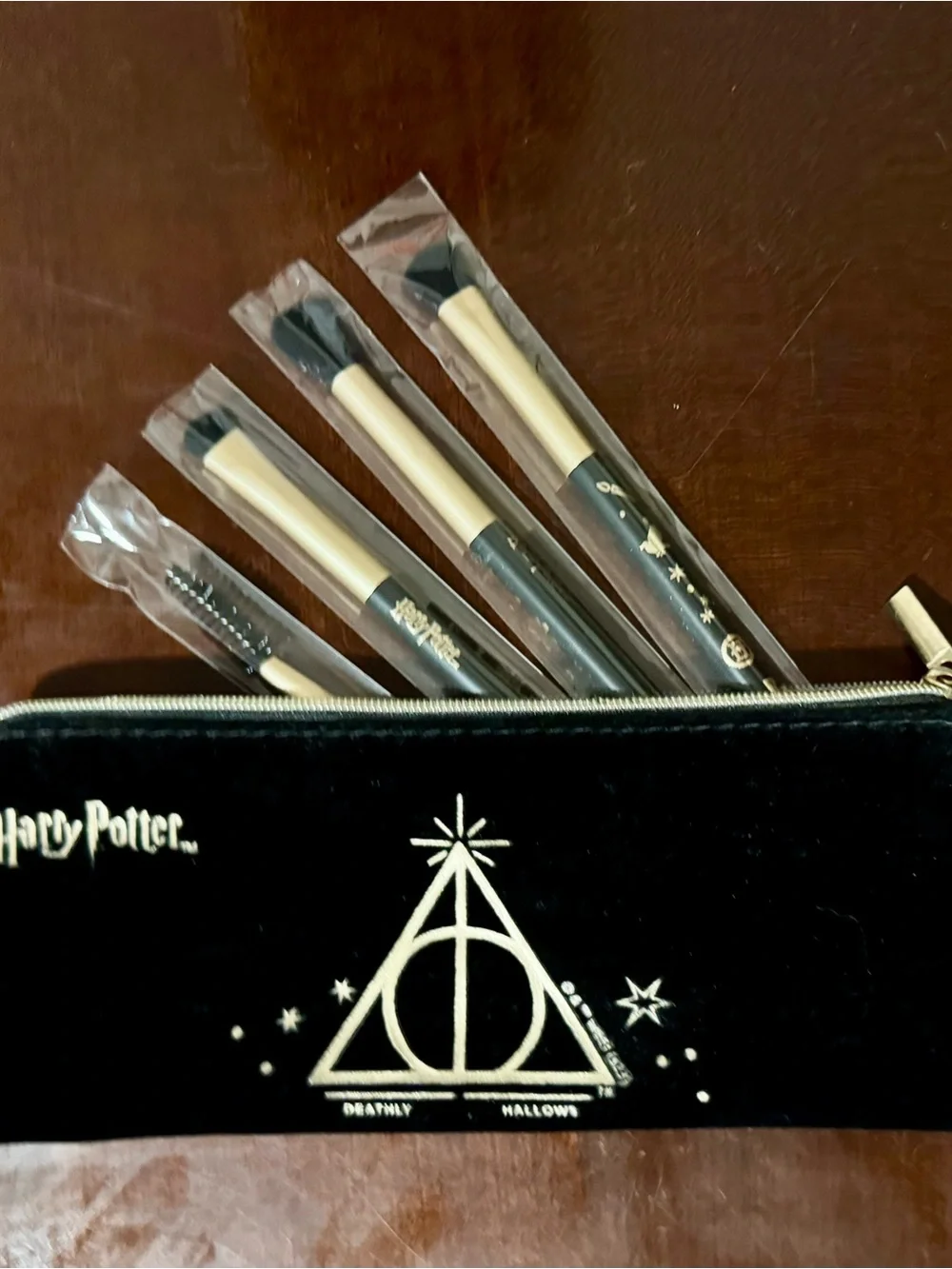 Harry Potter Deathly Hallows Velvet Brush Set - Black & Gold